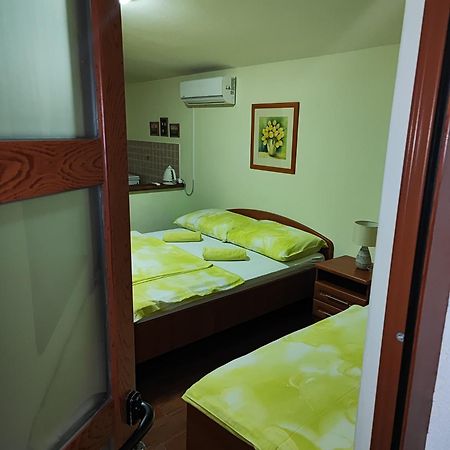 Apartmani Am Krk Town Bagian luar foto