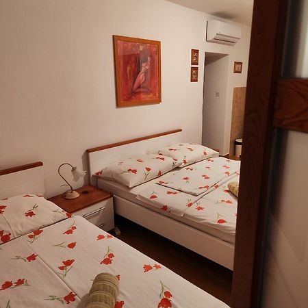 Apartmani Am Krk Town Bagian luar foto