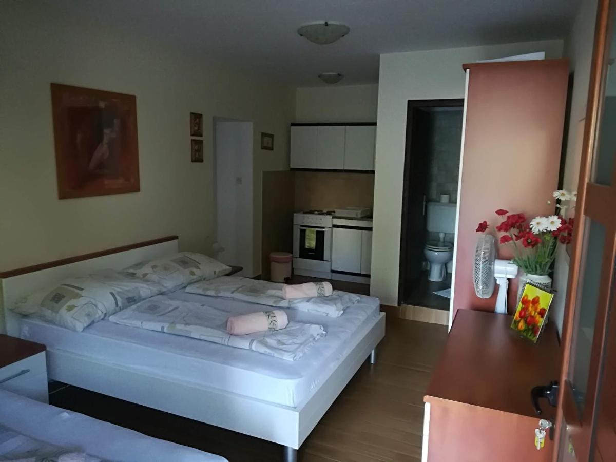 Apartmani Am Krk Town Bagian luar foto