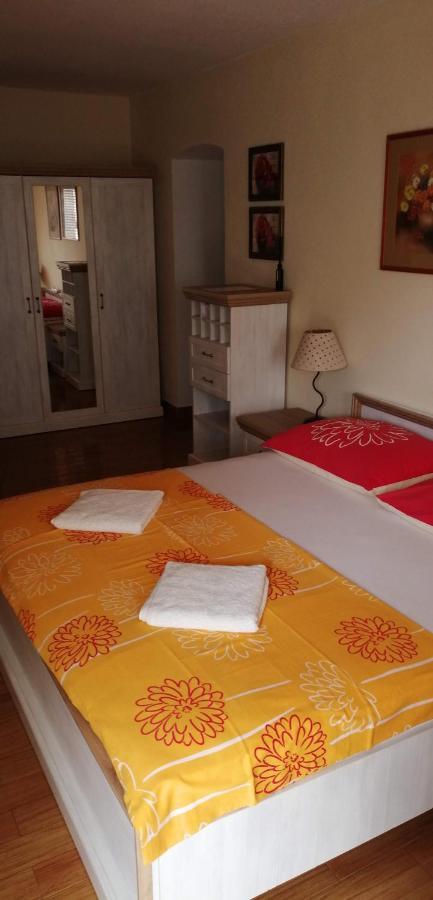 Apartmani Am Krk Town Bagian luar foto