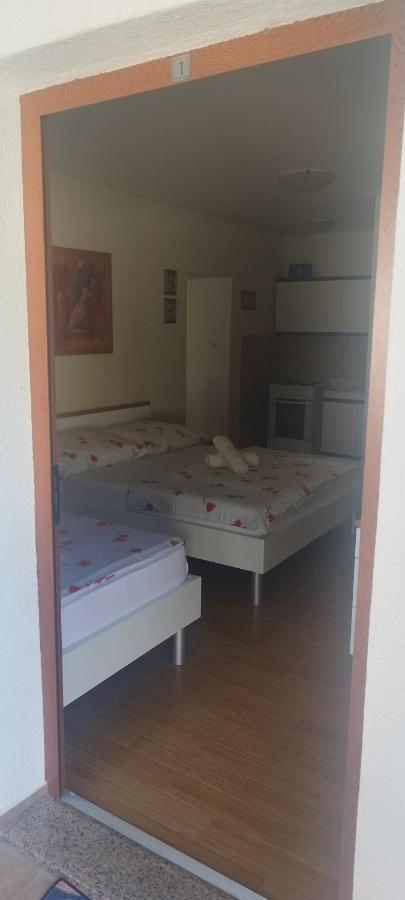 Apartmani Am Krk Town Bagian luar foto