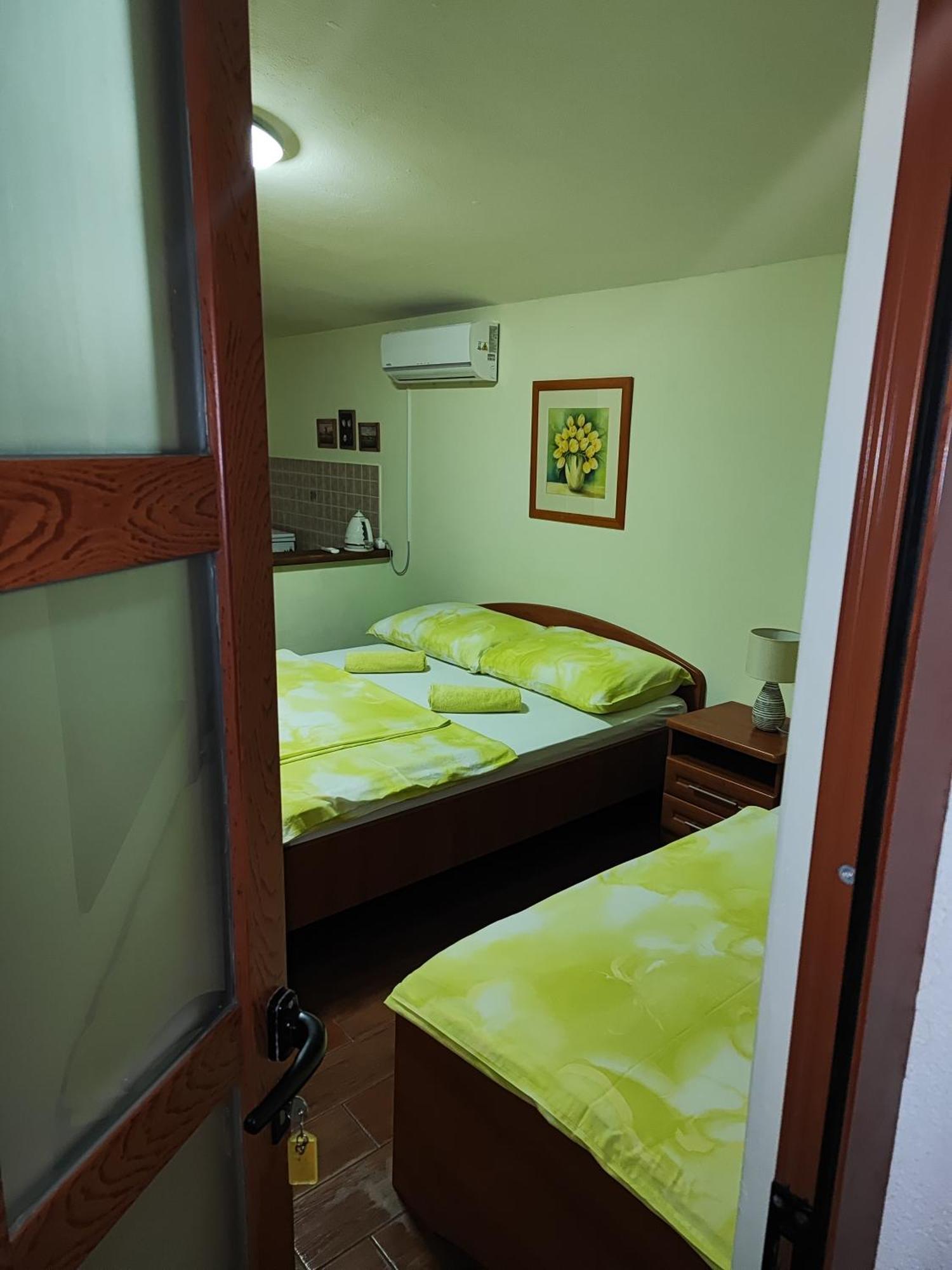Apartmani Am Krk Town Bagian luar foto